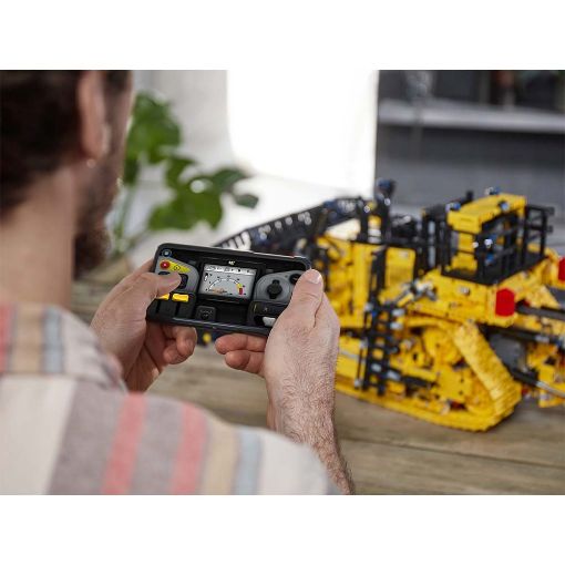 Εικόνα της LEGO Technic: App-Controlled Cat D11 Bulldozer 42131