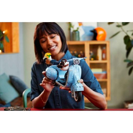 Εικόνα της LEGO Icons: Vespa 125 10298