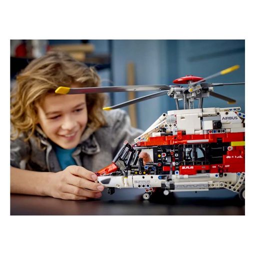 Εικόνα της LEGO Technic: Airbus H175 Rescue Helicopter 42145