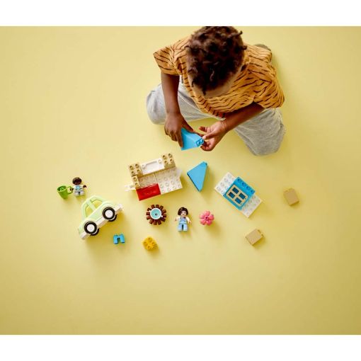Εικόνα της LEGO Duplo: Family House on Wheels 10986