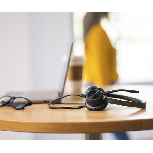 Εικόνα της Headset Poly Voyager 4320 Bluetooth UC Certified USB-A + BT700 Dongle + Charging Stand 77Y99AA