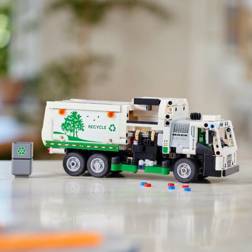 Εικόνα της LEGO Technic: Mack Lr Electric Garbage Truck 42167