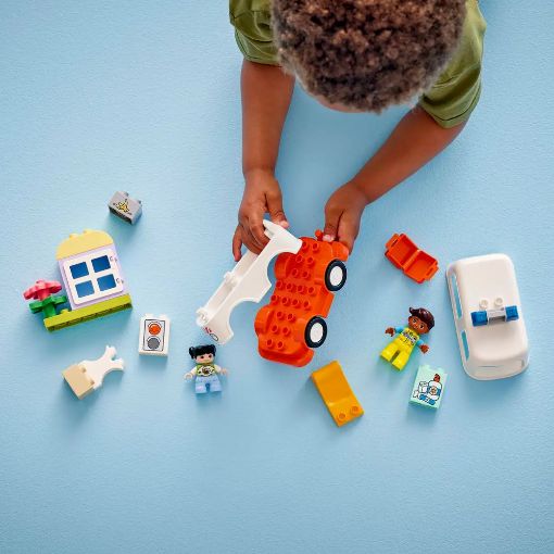 Εικόνα της LEGO Duplo: Ambulance & Driver 10447