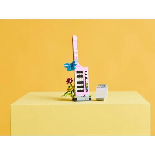 Εικόνα της LEGO Creator: 3 in 1 Typewriter with Flowers 31169