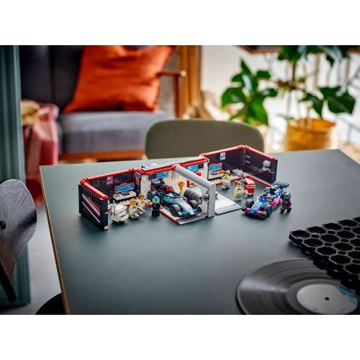 Εικόνα της LEGO City: F1 Garage & Mercedes-AMG & Alpine Cars 60444