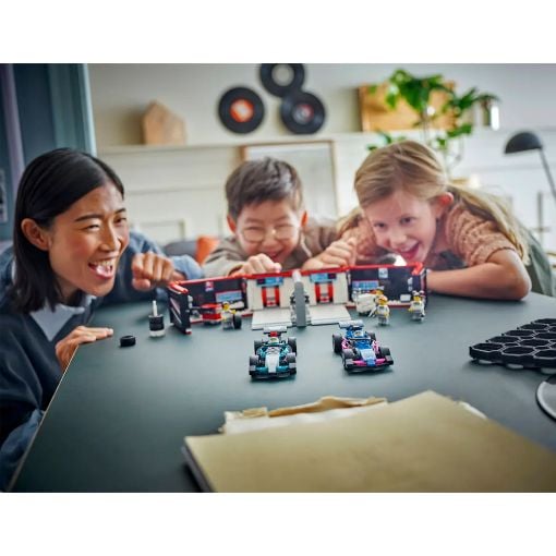 Εικόνα της LEGO City: F1 Garage & Mercedes-AMG & Alpine Cars 60444