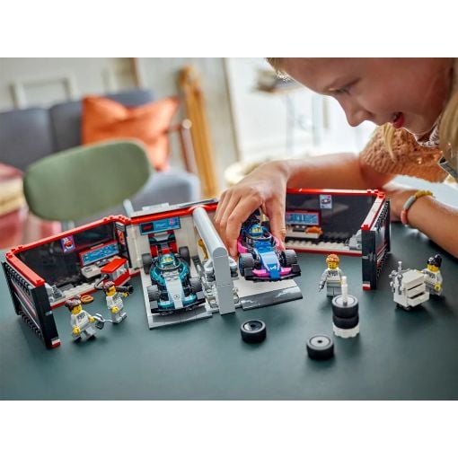 Εικόνα της LEGO City: F1 Garage & Mercedes-AMG & Alpine Cars 60444