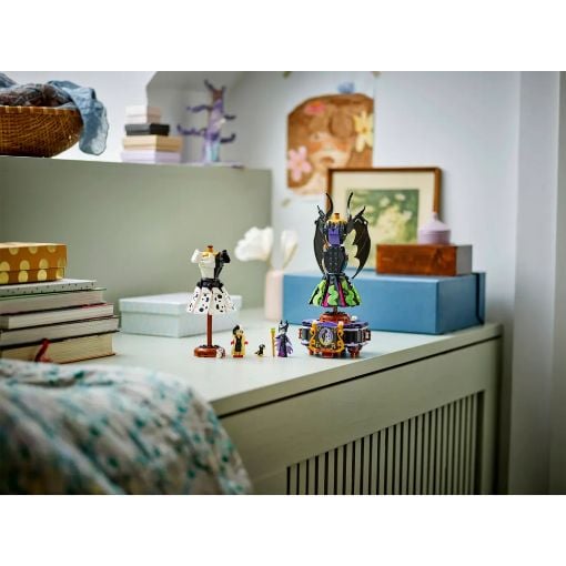 Εικόνα της LEGO Disney: Maleficent's and Cruella De Vil's Dresses 43262