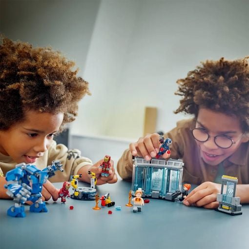 Εικόνα της LEGO Marvel: Iron Man's Laboratory: Hall of Armor 76315