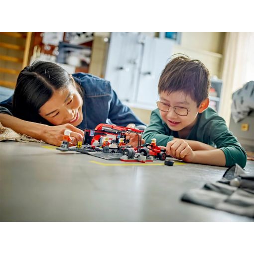 Εικόνα της LEGO City: F1 Pit Stop & Pit Crew with Ferrari Car 60443