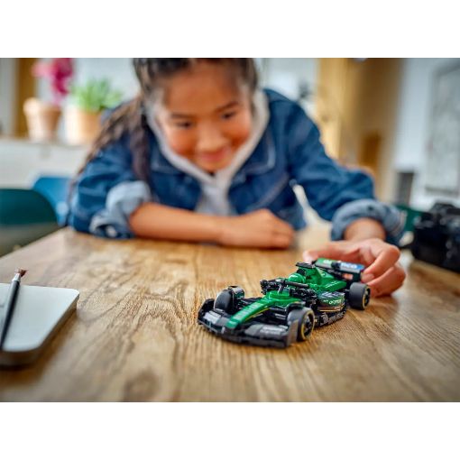 Εικόνα της LEGO Speed Champions: Aston Martin Aramco F1 AMR24 Race Car 77245