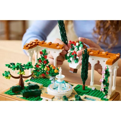 Εικόνα της LEGO Icons: Fountain Garden 10359