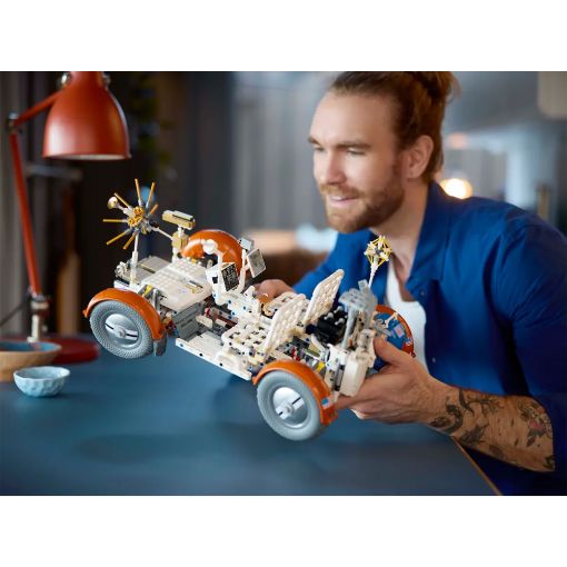 Εικόνα της LEGO Technic: NASA Apollo Lunar Roving Vehicle - LRV 42182