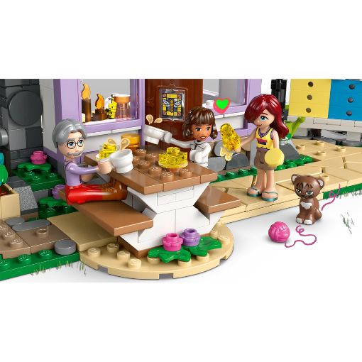 Εικόνα της LEGO Friends: Beekeepers' House and Flower Garden 42669