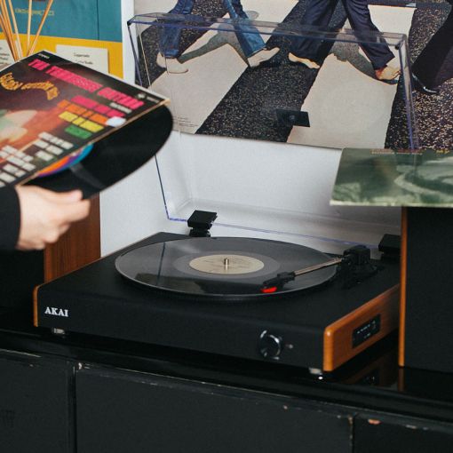 Εικόνα της Πικάπ Akai ATT-240SP Bluetooth με Ηχεία Hi-Fi 20W