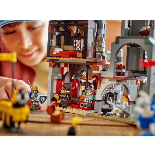 Εικόνα της LEGO Creator: 3 in 1 Medieval Horse Knight Castle 31168