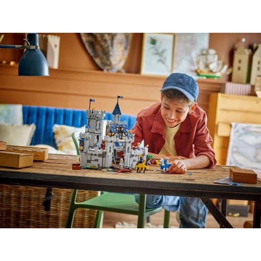 Εικόνα της LEGO Creator: 3 in 1 Medieval Horse Knight Castle 31168