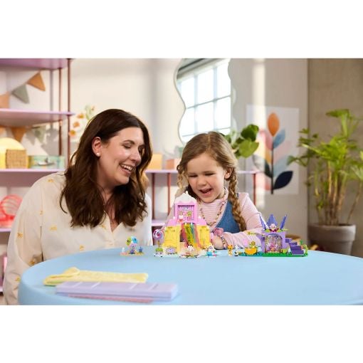 Εικόνα της LEGO Gabby's Dollhouse: Sweet Treat Mountain & Kitty Garden 11205