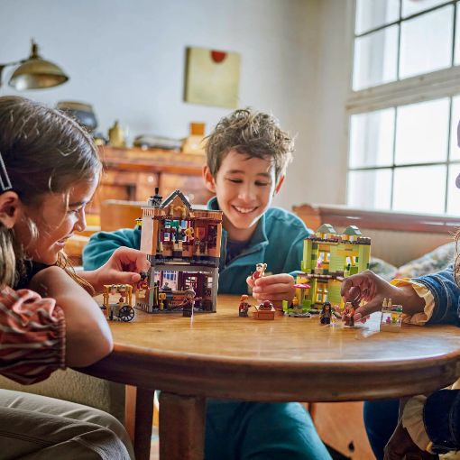 Εικόνα της LEGO Harry Potter: Quality Quidditch Supplies & Ice Cream Parlour 76452