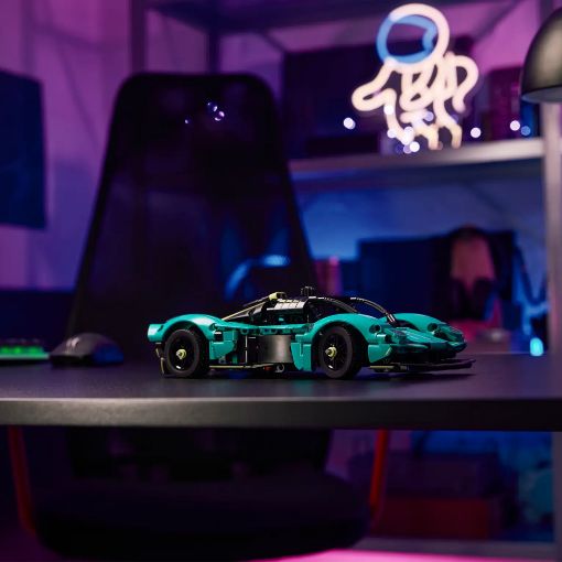 Εικόνα της LEGO Technic: Aston Martin Valkyrie 42208
