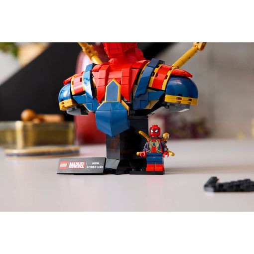 Εικόνα της LEGO Marvel: Iron Spider-Man Bust 76326