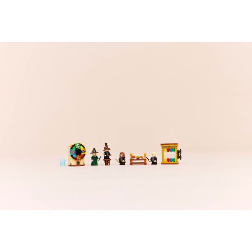 Εικόνα της LEGO Harry Potter: Hogwarts Castle: Sorting Hat Ceremony 76460