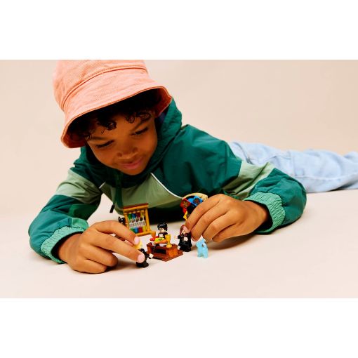 Εικόνα της LEGO Harry Potter: Hogwarts Castle: Sorting Hat Ceremony 76460