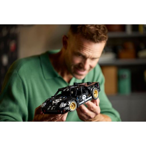 Εικόνα της LEGO Technic: 1966 Ford GT40 MK II Race Car 42223